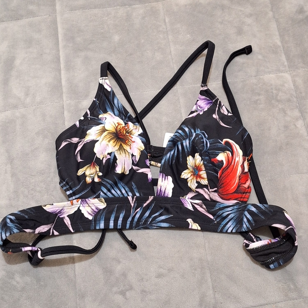 NWT Cupshe Bikini Top Floral